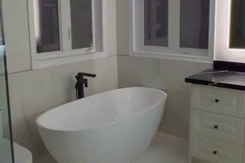 Ensuite with Freestanding Tub – Mississauga, ON